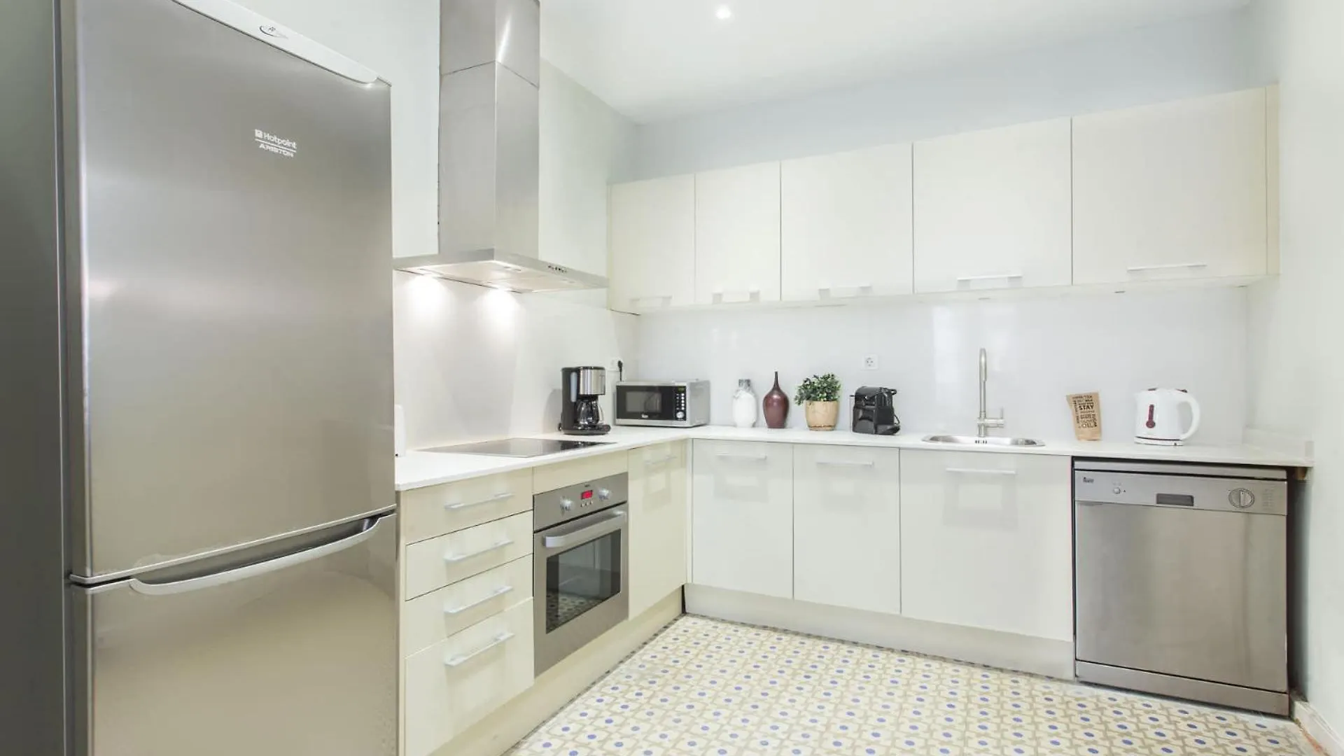 4Bedroom Apart With Balcony In Las Ramblas 3-2 Барселона 0*,